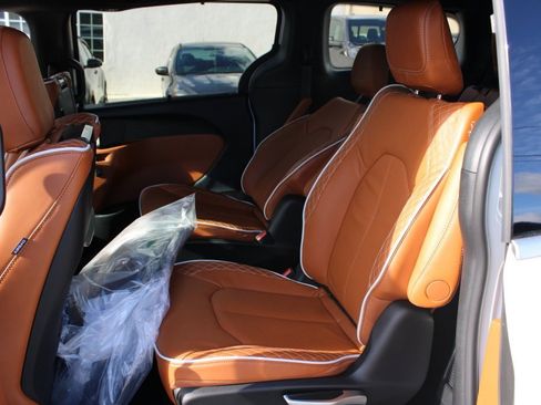 New 2026 Chrysler Pacifica Pinnacle image 26