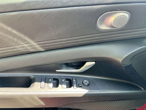 Used 2025 Hyundai Elantra SEL FWD image 14