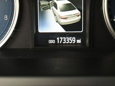 Used 2016 Toyota Camry XLE image 19