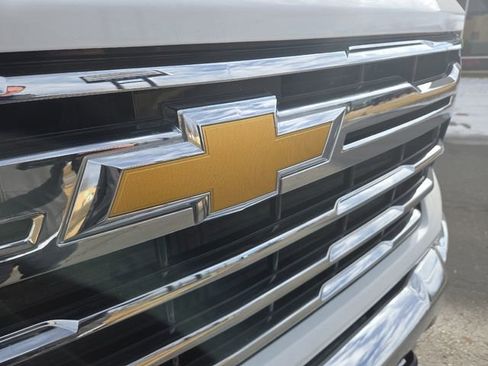Used 2024 Chevrolet Silverado 2500 LTZ w/ LTZ Convenience Package AWD/4WD image 42