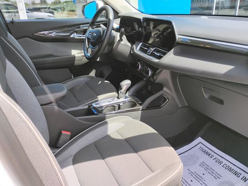 Used 2024 Chevrolet TrailBlazer LT w/ LT Cold Weather Package AWD/4WD image 22