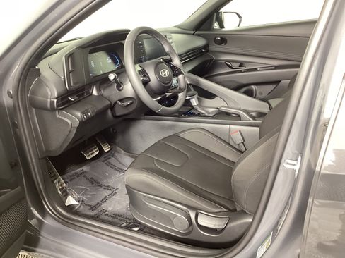 Certified 2025 Hyundai Elantra Sport image 31