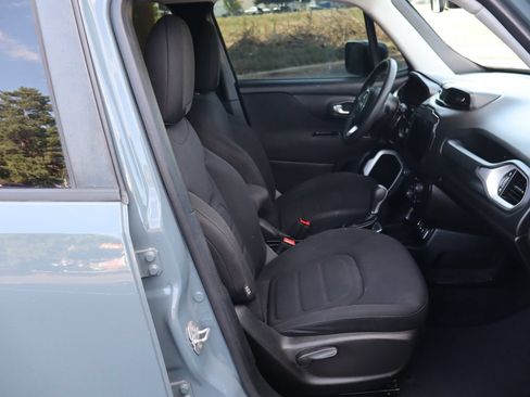 Used 2018 Jeep Renegade Latitude FWD image 22
