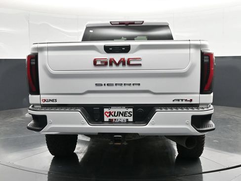 Used 2025 GMC Sierra 2500 AT4 AWD/4WD image 4