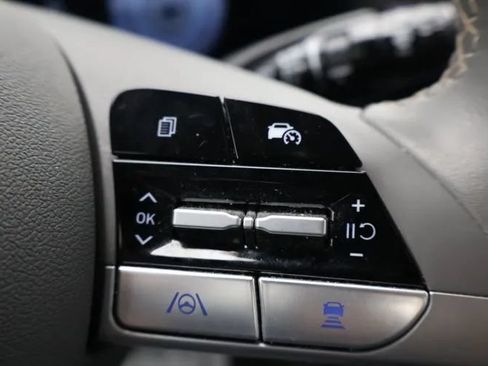 Used 2025 Hyundai Elantra SEL FWD image 22
