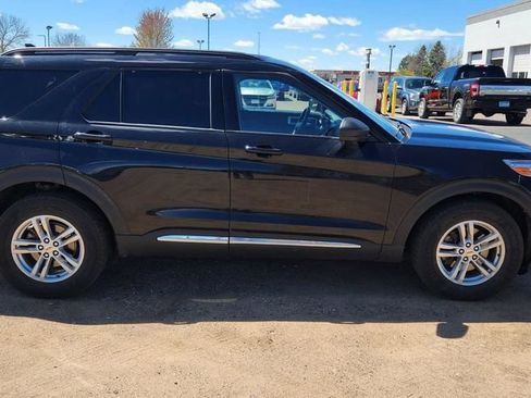Used 2022 Ford Explorer XLT w/ Equipment Group 202A AWD/4WD image 3
