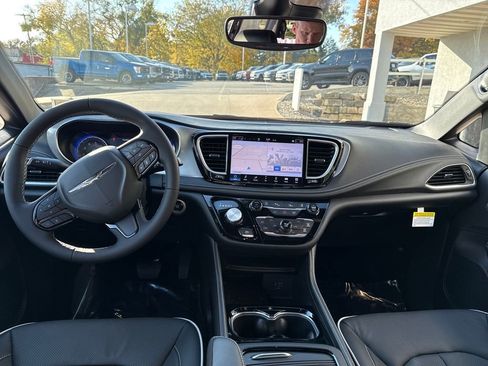 New 2026 Chrysler Pacifica Limited w/ S Appearance Package image 14