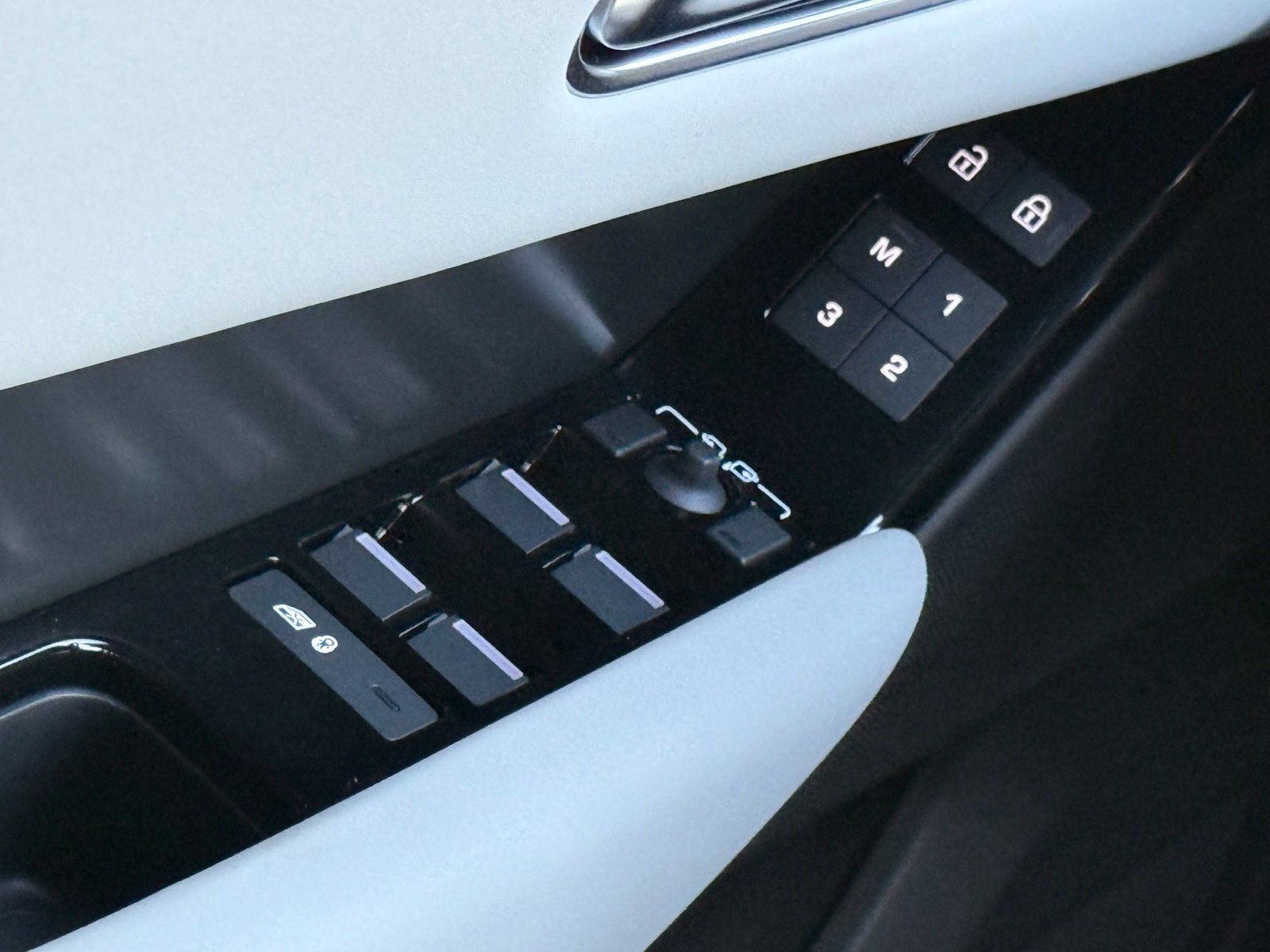 New 2026 Land Rover Range Rover Velar S AWD/4WD image 36