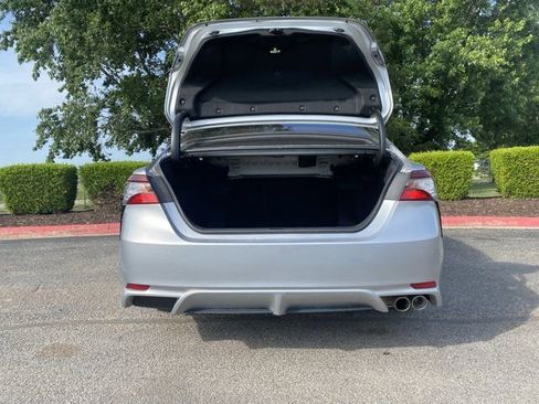 Used 2021 Toyota Camry SE FWD image 6