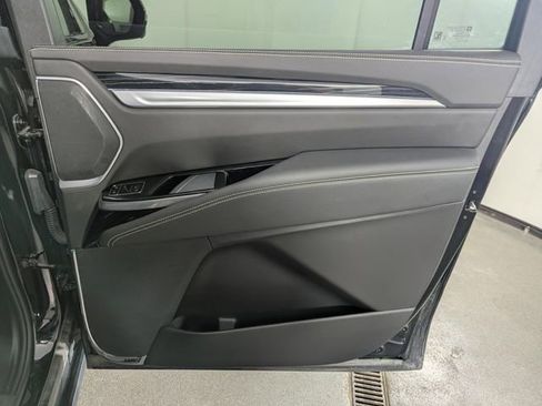 Used 2025 Cadillac Escalade ESV Sport w/ Touring Package image 19