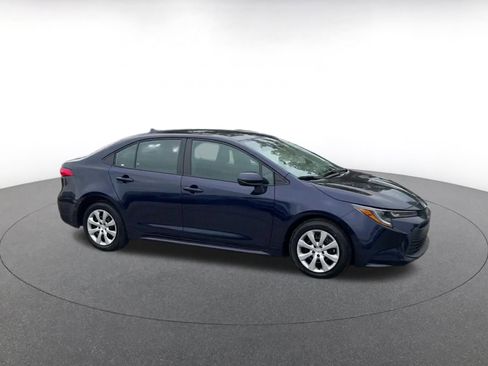 Used 2025 Toyota Corolla LE FWD image 2