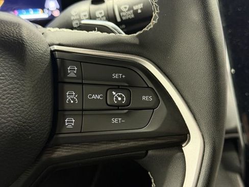 Used 2023 Jeep Grand Cherokee L Laredo AWD/4WD image 29