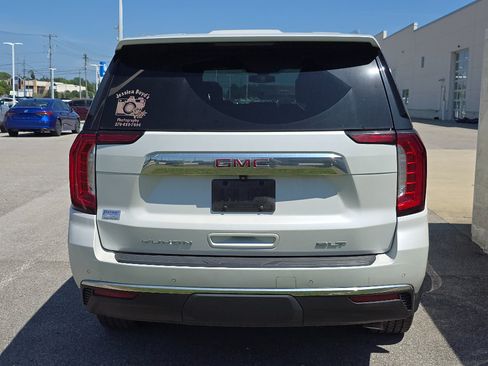 Used 2021 GMC Yukon SLT w/ SLT Luxury Plus Package AWD/4WD image 3