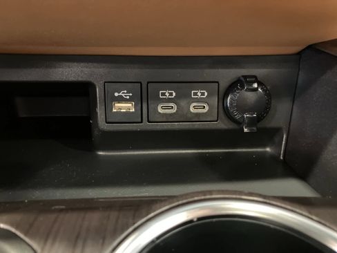 Used 2023 Toyota Highlander L image 21