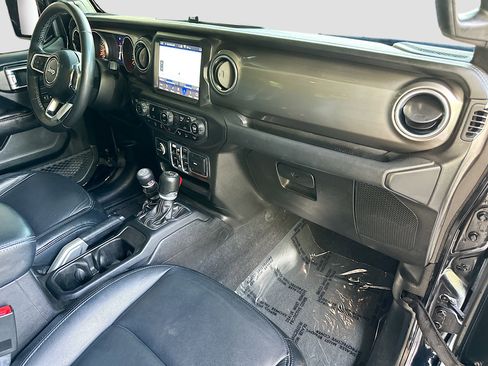 Used 2018 Jeep Wrangler Unlimited Sahara image 28