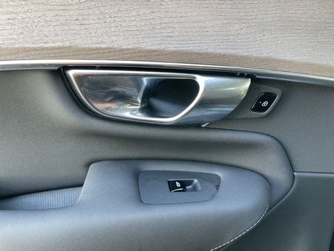 Used 2025 Volvo XC90 B6 Plus image 32