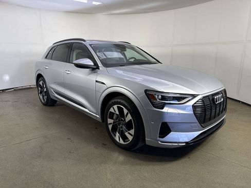 Used 2021 Audi e-tron Premium w/ Convenience Plus Package image 3