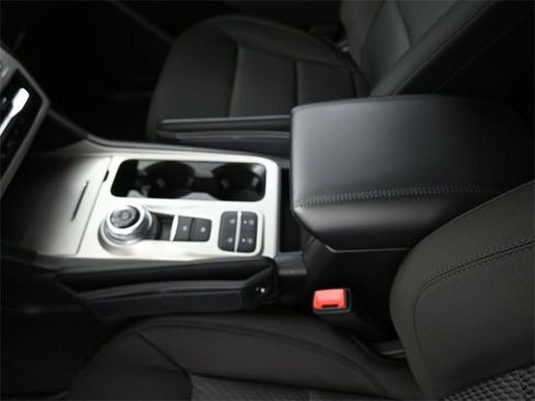 Used 2023 Ford Explorer XLT image 31