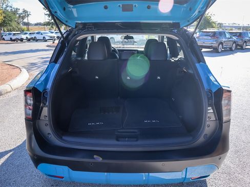 Used 2025 Nissan Kicks SR w/ SR Premium Package image 24