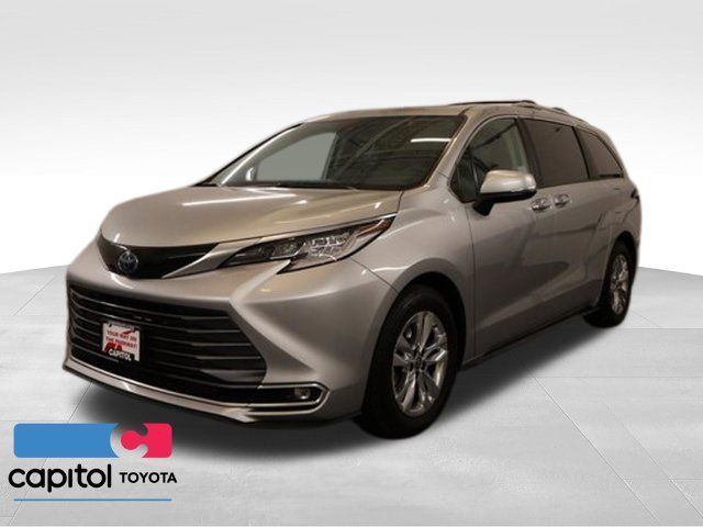 Certified 2022 Toyota Sienna Limited AWD/4WD image 7