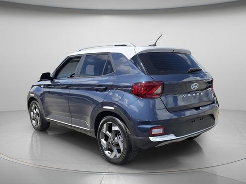 Certified 2025 Hyundai Venue Limited FWD image 7
