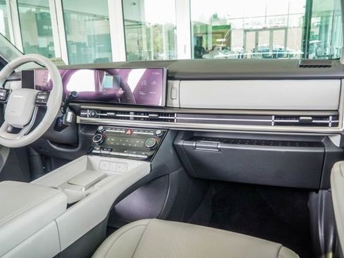 Used 2025 Hyundai Santa Fe SEL FWD image 19