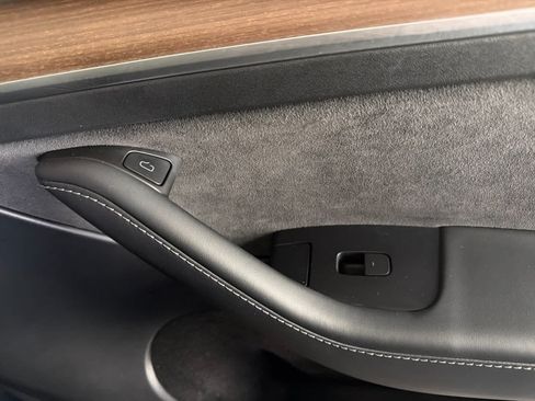 Used 2024 Tesla Model Y Long Range RWD image 18