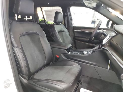 New 2026 Jeep Grand Cherokee Altitude image 31