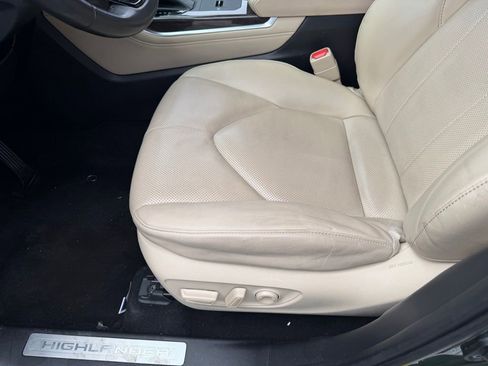 Used 2023 Toyota Highlander Limited image 26