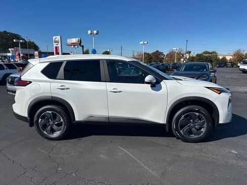 Used 2026 Nissan Rogue SV w/ SV Premium Package image 2