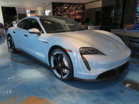 Used 2022 Porsche Taycan image 1