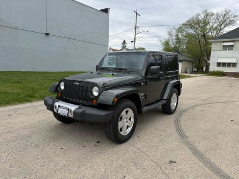 Used 2011 Jeep Wrangler Sahara AWD/4WD image 3