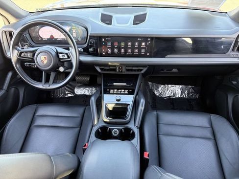 Used 2024 Porsche Cayenne AWD/4WD image 24