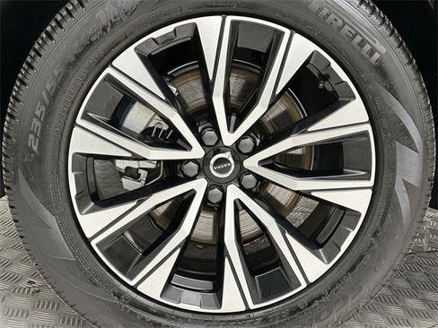 Certified 2025 Volvo XC60 B5 Plus image 10