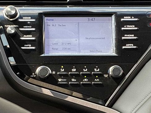 Used 2018 Toyota Camry LE w/ Moonroof Package FWD image 12