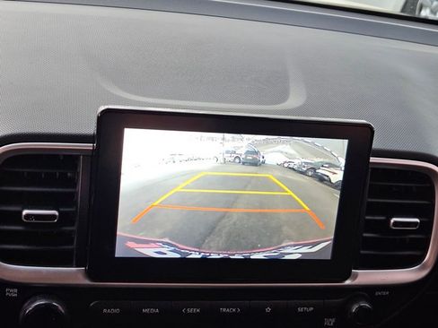 Used 2021 Hyundai Venue SEL FWD image 13