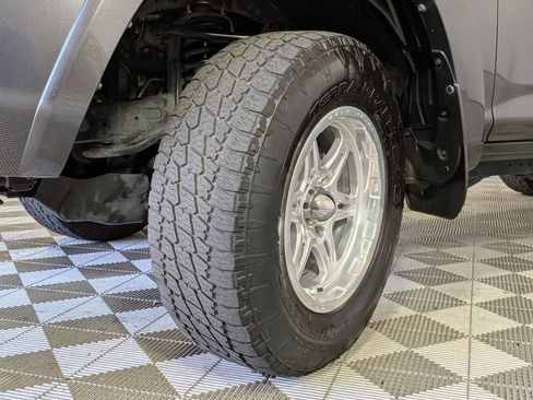 Used 2016 Toyota 4Runner SR5 AWD/4WD image 10