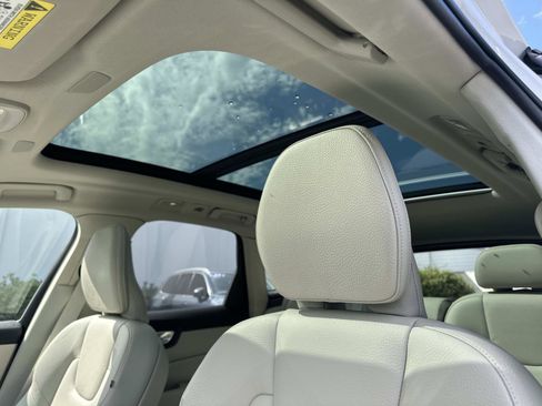 Certified 2025 Volvo XC60 T8 Plus w/ Protection Package Premier image 35