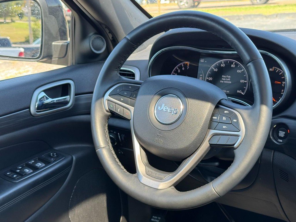 Used 2019 Jeep Grand Cherokee Altitude AWD/4WD image 12