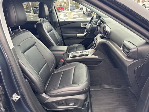 Used 2023 Ford Explorer XLT w/ Equipment Group 202A image 12