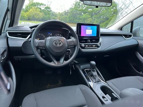Used 2025 Toyota Corolla LE image 12