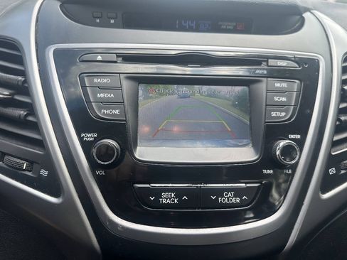 Used 2015 Hyundai Elantra SE w/ Option Group 03 FWD image 12