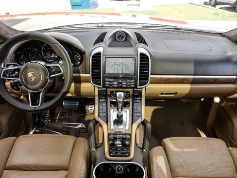 Used 2016 Porsche Cayenne Turbo w/ Premium Plus Package AWD/4WD image 14