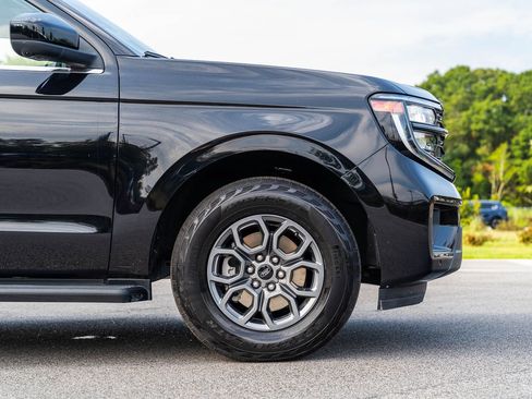 Used 2025 Ford Expedition Max Active RWD image 9
