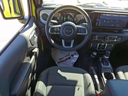 Used 2024 Jeep Wrangler Unlimited Sahara w/ Technology Group image 11