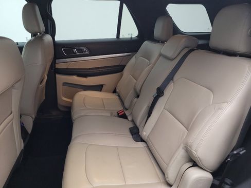 Used 2019 Ford Explorer XLT w/ Equipment Group 202A image 18