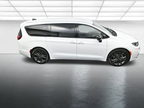 New 2026 Chrysler Pacifica Select image 17