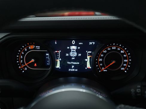 Used 2025 Jeep Wrangler Sahara image 25