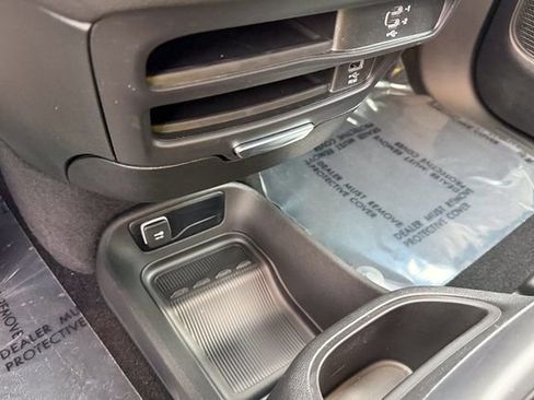 New 2026 Chrysler Pacifica Select image 21