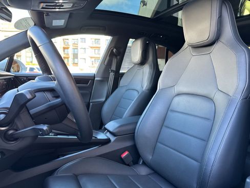 Certified 2025 Porsche Macan 4 Electric image 5